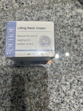Lifting Neck Cream - White & Light Purple